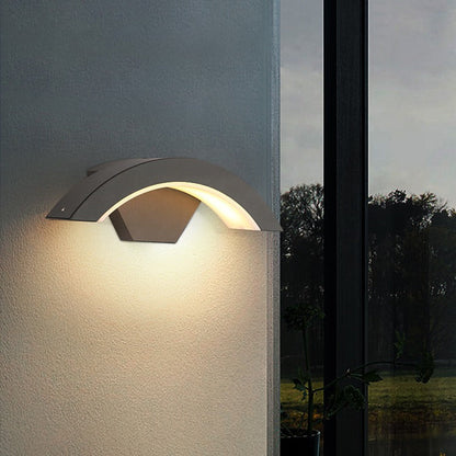 Outdoor Wall Light | IP65 Waterproof Aluminum Fixture with Curved Design