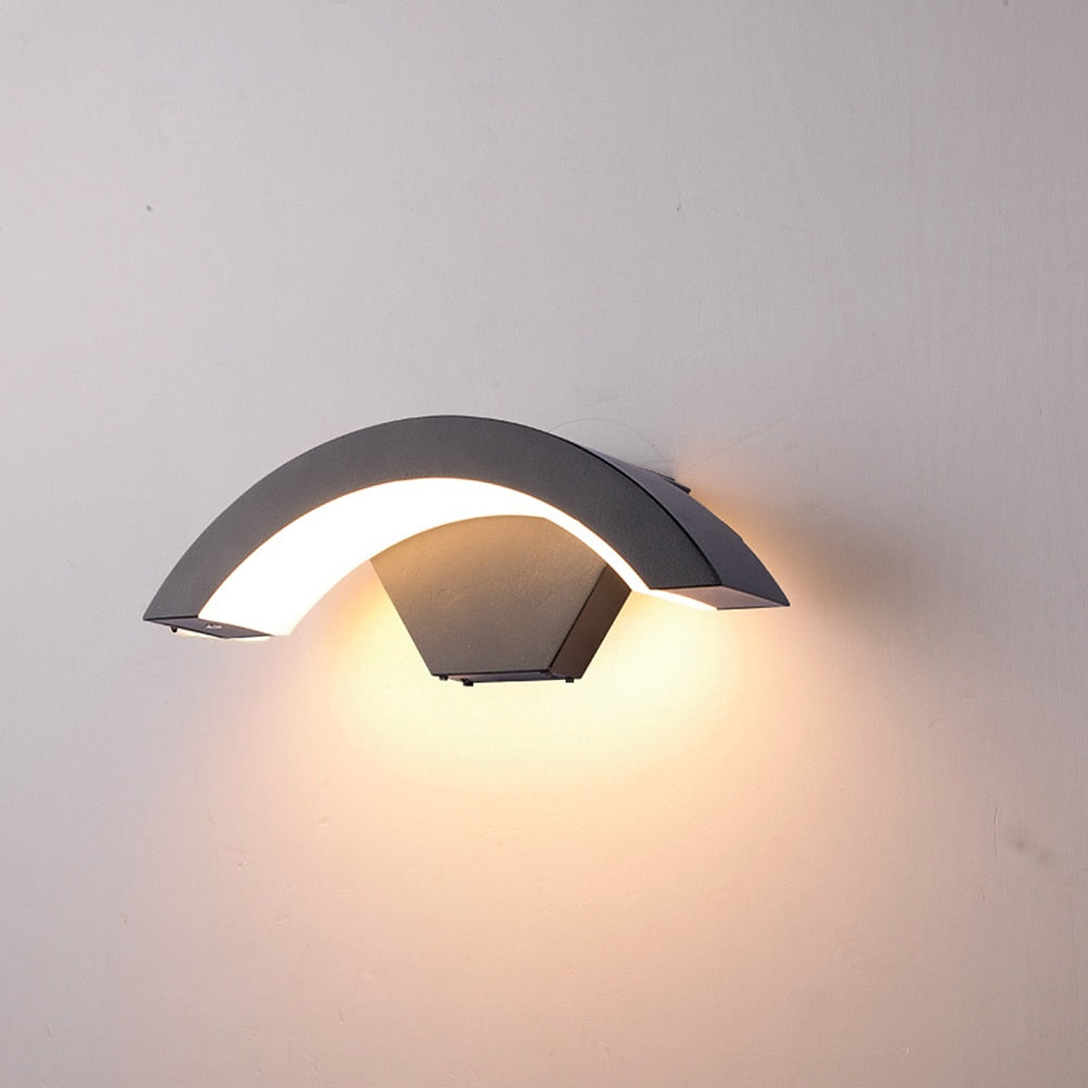Outdoor Wall Light | IP65 Waterproof Aluminum Fixture with Curved Design