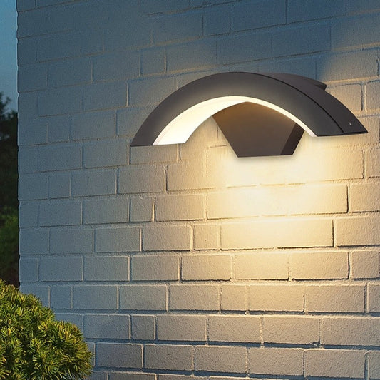 Outdoor Wall Light | IP65 Waterproof Aluminum Fixture with Curved Design