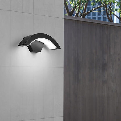 Outdoor Wall Light | IP65 Waterproof Aluminum Fixture with Curved Design