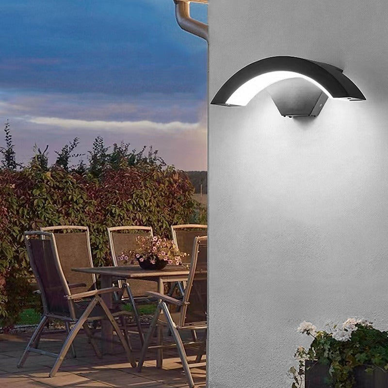 Outdoor Wall Light | IP65 Waterproof Aluminum Fixture with Curved Design
