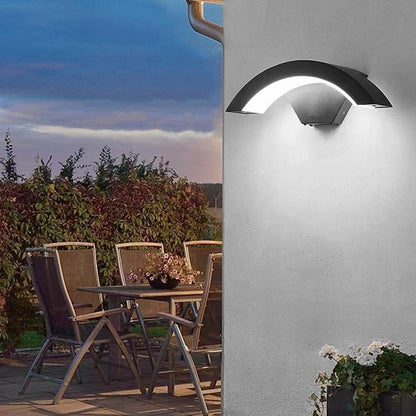 Outdoor Wall Light | IP65 Waterproof Aluminum Fixture with Curved Design